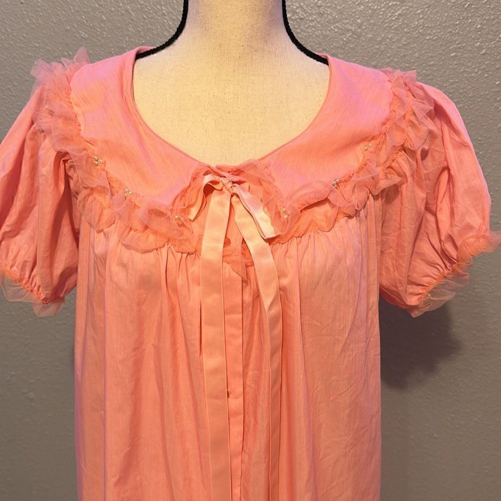 Vintage charmode women’s peach nightgown size 36 M - Picture 2 of 8